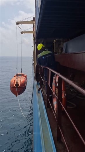 Sea of Slumber - Dark Ocean Mysteries on Instagram: "🚨⚓ Emergency Boat: The Last Escape at Sea 🌊💀 When the Ship Can’t Save You… This Must It looks simple. It looks controlled. But launching an emergency boat is one of the most terrifying moments at sea. This is what really happens when everything goes wrong: 🛟 Final Lifeline: Emergency boats are used only when disaster is already unfolding 🌪 Launch Into Chaos: Rough waves turn a controlled drop into freefall ⛓ Heavy Steel & Gravity: One wro