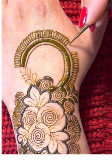 Simple and Elegant Mehendi Designs for 2026