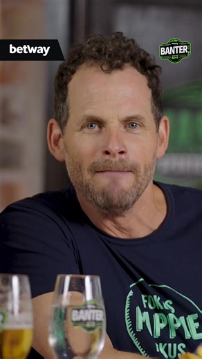 🎙️🇿🇦 SA’s only Xhosa-speaking Jewish comedian, Nik Rabinowitz, pulls out all the stops with an epic intro for cricket legend Makhaya Ntini! 🟢Watch Banter with the Boys now on YouTube! | Smash Sports