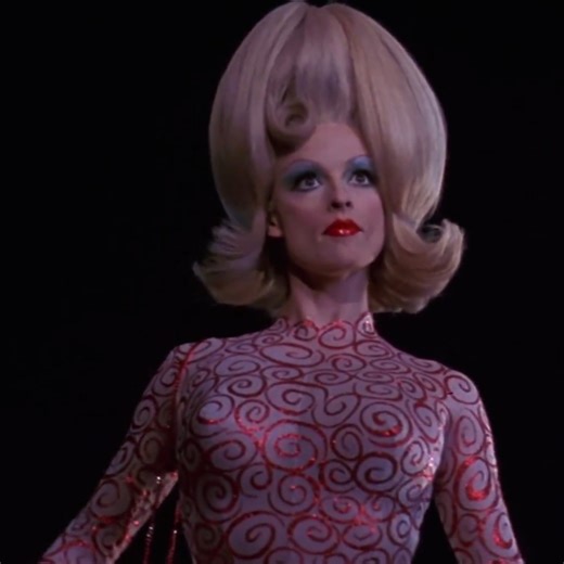 Lisa Marie’s iconic “Martian Girl” in MARS ATTACKS! 🎬was completely silent by design. She trained for weeks to perfect that eerie, floating movement inspired by dancers and pantomime. Her giant white wig took hours to apply, and Tim Burton wrote the role specifically for her. The result? One of the most unforgettable — and most memed — moments in 90s sci-fi. #MarsAttacks #LisaMarie #TimBurton #SciFiHistory #MovieTrivia | CgoMovies