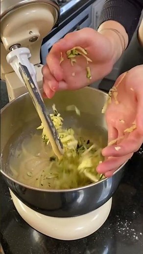 LEMON COURGETTE CAKE