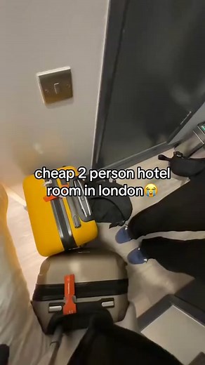 The Glam Chronicles on Instagram: "Follow me for more! 🍓💋 (TT: ange03k ) #girls #fashionista #justgirlythings #girlygirl #girlsgirl #girlhood #london #girlythings #girlstyle #girlsgirlsgirls #winter #london"