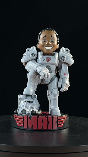 Another episode of Fallout season 2 has arrived which means another unboxing! Join us as we take a closer look at the Stylized Maximus 8” Vinyl Figure. Will you add this piece of the Brotherhood of Steel to your collection? Bring home the Stylized Maximus, Lucy, The Ghoul, and CX404 to your Fallout collection today! @Dark Horse Comics #fallout #collectible #gaming #unboxing #bethesda