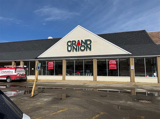 Grand Union grocery store closed in Warrensburg