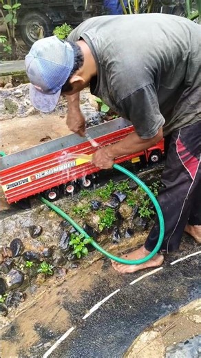 mencuci mobil truk mainan #vidoeshort #automobile