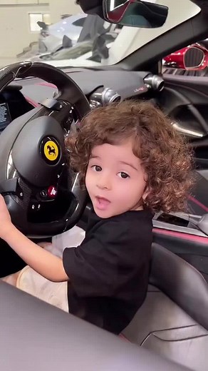 Bebo Drives a Stunning Lamborghini