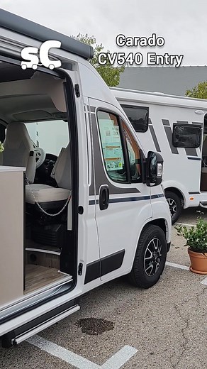 Carado CV540 Entry 😍 En la feria Madrid Caravaning, que se celebró del 5 al 9 de noviembre, pudimos ver este vehículo 🥰 ¿Qué te parece? #ferias #madrid #caravaning #autocaravana #camper #camping #caravana #caravan #xanadu #madrid | SoyCaravanista