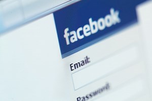 Novità su Facebook: programmazione dei post e nuovi ruoli per le pagine