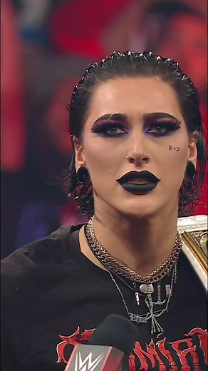 Booing GREATNESS smh 🤦‍♂️👎 #WWE #DominikMysterio #RheaRipley #CodyRhodes