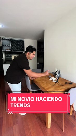 @Luis Albeerto ya puede parar de bailar como loquiiis😂🙈#meryyluis #helloface #minoviomeimita #virall #novios #imitandoaminovia #collab #collaboration @Helloface (magicface-app)