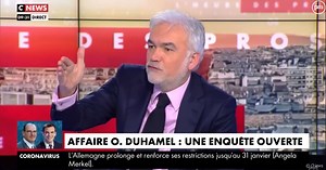 CNews : Pascal Praud contraint de recadrer son chroniqueur après une blague sur les pédophiles