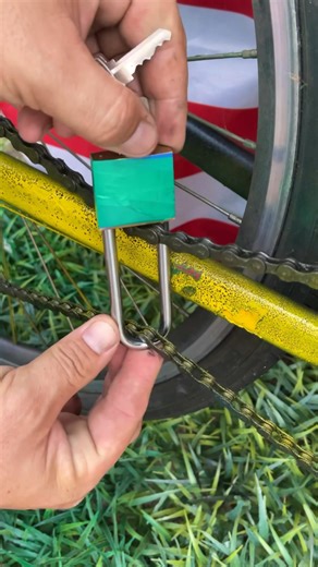 Discover the Secret to Enhancing Your Bike’s Security #BikeSecurity #CyclingSafety #BikeLocking #Tips | Macgyver HACKS