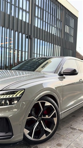• Audi Q8 - 50Tdi Quattro 2022 S-Line • • Motorri 3.0Nafte (Pa Taks luksi) • Kambio Automat/S/ /- • 123.000Km Te çertifikuara (Me garanci) v • Euro 6 (Ngjyra Nardo Grey) • Sallon gjysem lekure S-Line • Tavani me pika • Sendiljet Ngrohje • Sensor parkimi / Kamera • S-Line Fabrikisht 286PS • Dyert me thithje / Klima digjitale 4 zona • Lazer / Digital Light / Ambient Light • Distronic Plus / Lane keep assist • Sign assist / Blind Spot / Njef tabelat ne rruge • Sobë për ngrohjen e motorrit •Ekran To