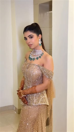 Krati Shrivastava | Bridal makeup n hair artist on Instagram: "Gurleen’s sangeet look was no less than the bronzing glam of your dreams . We executed the look with a perfectly half tied ponytail 🫶🏻 @glamup_with_krati @hairstylist_sumit @gurleenjudge_ @taruntahiliani Shot by - @contentbyketan #makeupbykratishrivastava #coctaillook #glamlooks #bronzelook"