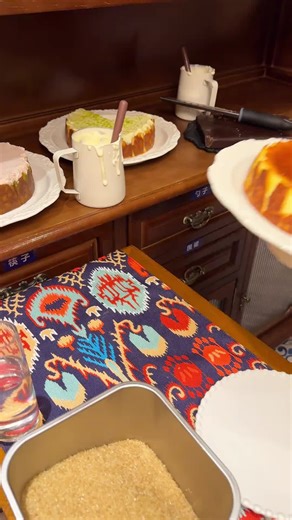 A sweet twist in #Xinjiang! This caramel Basque #cheesecake, with its golden-brown crust and creamy center, brings a touch of indulgence to a lazy courtyard afternoon. It’s the perfect cozy treat to savor slowly. #Foodie