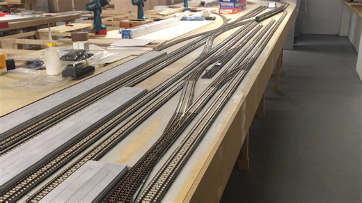 5.4K views · 200 reactions | Noch ein Video aus 2019. Ein Taurus, eingestellt bei der PKP zieht den Berlin-Warschau Express (BWE) der zu dieser Zeit noch Kurswagen eine Nachtzuges aus dem Osten angehängt hatte. #MonaLina #pkp #berlinwarschauexpress #modellrail #modelleisenbahn #modelleisenbahnh0 #modellbahnh0 #modellbahn #rococc #modelkolei #modelováželeznice #modellismoferroviario #modellismo #1zu87 #Taurus #huzart | Modell-Eisenbahn-Freunde Kinzigtal e.V. | Facebook