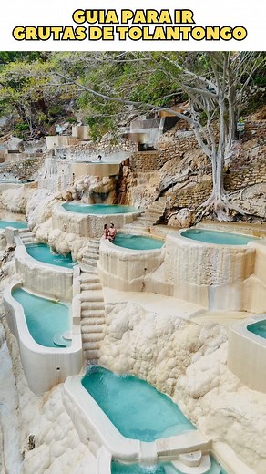 📍GRUTAS DE TOLANTONGO, MÉXICO 🇲🇽 Todo lo que debes saber antes de ir a las grutas de Tolantongo. Se encuentra a 4 horas de la Ciudad de México 🇲🇽 La entrada al lugar tiene un costo de $200 pesos $12 usd por persona a las 2 zonas el paraíso escondido y las grutas No aceptan tarjeta y todo se paga en efectivo 💰 Precio de noche por hospedajes en la zona de la gruta y la zona el paraíso van desde los $1000 pesos $60 usd la noche Si te hospedas igual debes pagar cada día al acceso al parque. Pu