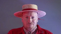 New Microsoft Surface Pro 4 ad compares the tablet to the wrong Apple product