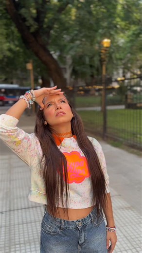 ¡Es un pájaro, es un avión, es la Sra. Doubtfire! 👵🏻💙 @albana fuentes 🫧 Entradas en @PLATEANET