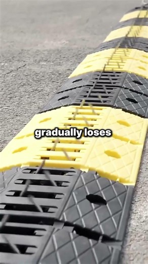 how does police spike stripes work?