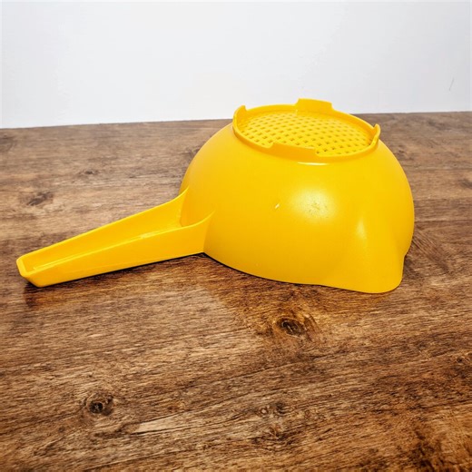 Vintage Tupperware Colander #1200 Yellow 1 Qt Strainer W/ Handle Classic