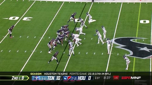 Lamar Miller bursts through Titans' front seven for 21 yards