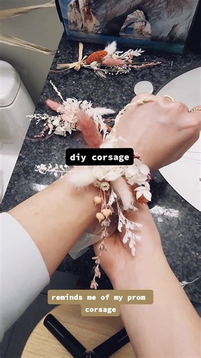 diy dried floral corsages! 💐 #diybride #wedding #corsage #driedflower