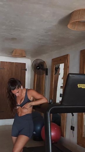 Full body with @weglow | Stef Williams