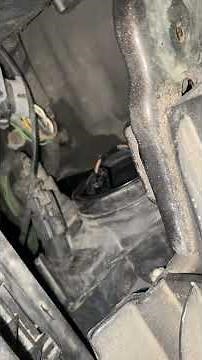 How to change headlight bulb in 2015 Ford Explorer.