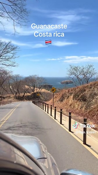 Las hermosas playas de Guanacaste, unas vistas impresionantes, gente trabajadora y humilde. Contáctenos y te llevamos a cualquier lugar de Costa Rica The beautiful beaches of Guanacaste are waiting for you with breathtaking landscapes, crystal-clear waters, and the warmth of its hardworking and welcoming people. 🌊☀️🇨🇷 Let us take you on a journey to discover the very best of Costa Rica with safe, comfortable, and reliable private transportation. 🇨🇷 #transporteprivado #turismoencostarica🇨🇷