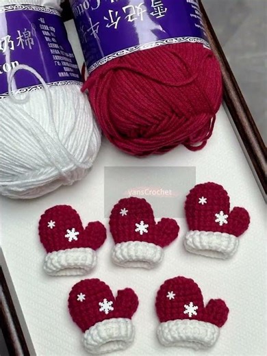 Beginner Friendly! Crochet a Christmas Finger Sock in 5 Mins | Easy Tutorial #crochet #handmade