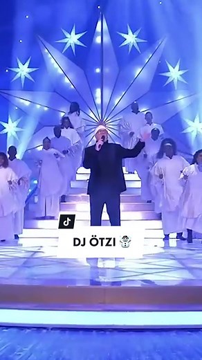 Wie verbringst du die Weihnachtsfeiertage? ⛄️ Wir erinnern uns zurück an diesen tollen Auftritt von DJ Ötzi mit seinem Weihnachtslied „Winter Wonderland“ ❄️🛷🧣🧤 @dj_oetzi #djötzi #schneemann #ichfindschlagertoll #schlagermusik #ichfindweihnachtentoll 🎶 DJ ÖTZI - Winter Wonderland