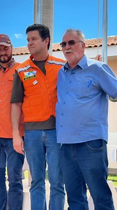 Ato Cívico simbólico em frente a prefeitura. Hasteamos as bandeiras num ato de resistência e reconstrução. #riobonitodoiguaçu | Guto Silva