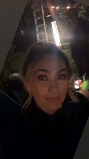 Arafan_gracejoy 🦋 on Instagram: "✨️🎄🫶🏻😍 🎥©️ aracelyarambula via IG stories ❤️ . . . #aracelyarámbula #aracelyarambula #mexicanactress #arafamilia #aracelyarambulafan"