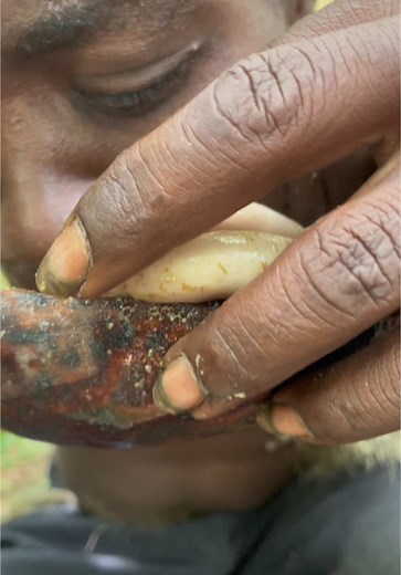 See the nails 🙀🙀🥹🥹🥹🥹🥹😢😢😢. Not healthy!!#tribalheritage #hadzabegirl #hadzabetribe #tiktokindia_ #tiktokindonesia #korean #foodlover #hadzabe #creatorsearchinsights #mukbangvideos