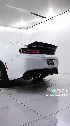 This thing genuinely sounds like it wants to EAT YOU 😟 get ready for one of the longest build sheets we’ve EVER HAD👇 BUILT GPI 416-CI. STROKER ENGINE BUILT FTI PERFORMANCE TH400 4-SPEED AUTOMATIC TRANSMISSION GPI LT1 PORTED HEADS | 320CC INTAKE / 116CC EXHAUST PORT VOLUME MAGNUSON 2650R SUPERCHARGER SYSTEM CALLIES 4.0” FORGED CRANKSHAFT CALLIES BILLET I-BEAM CONNECTING RODS LATE MODEL ENGINES CUSTOM DIAMOND PISTONS CAM MOTION POSITIVE DISPLACEMENT CAMSHAFT UPGRADE | 235-360/252-353LSA 118 4 BT