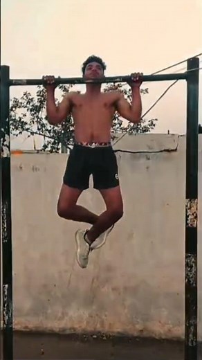 💪 pull-ups 💪in morning 💪a heavy workout for strong hands💪#gym #gymmotiuationoideo #viral #shots