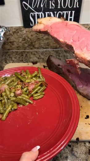 Good Vibes Cooking on Instagram: "Perfect oven-roasted prime rib—crispy on the outside, juicy in the middle, and cooked low & slow so you don’t mess it up. This is how I do prime rib at home, no grill, no stress. #PrimeRib #OvenRoasted #HomeCooking #DinnerGoals #FoodTok In a bowl, mix together: • ½ cup mayonnaise • 2 tablespoons horseradish • 2 tablespoons Montreal steak seasoning • 2 tablespoons Kinder’s buttery herb seasoning Mix until smooth. Coat a room-temperature prime rib evenly with the 