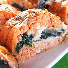 Filets de truite saumonée farcis aux champignons et épinards pour 6 personnes - Recettes - Elle à Table