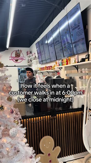 Interrupted my vibe 🙄 #crepescape #dessertshop #restauranttiktok #desserttiktok #restaurantlife