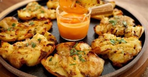 Crispy Garlic Smashed Potatoes with Just 6 Ingredients