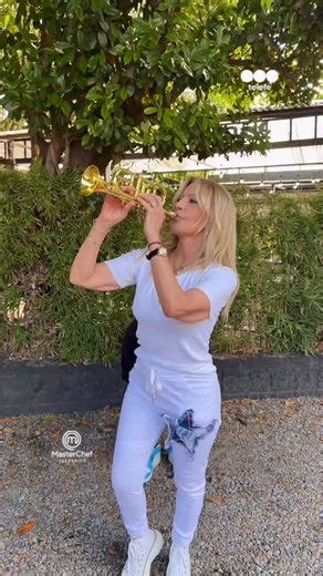 Masterchef Argentina on Instagram: "🎺 Its timeeeee 🤪 @kennyspalacios @roccasalvosusana #MasterchefCelebrity 🎅"