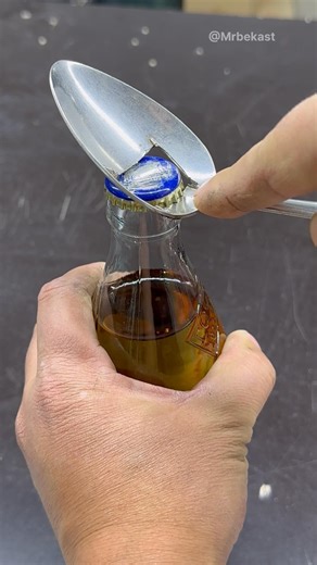 🔥 Spoon Trick That Opens Bottle Caps in Seconds!