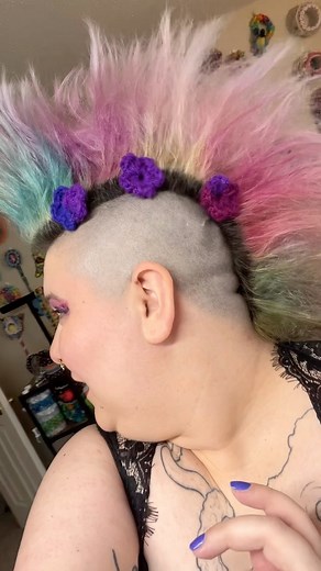 5.1K views · 74 reactions | I just used a random YouTube tutorial for these! If you wanna replicate the look, I tied them to bobby pins and then pinned them to the base of my hawk. They held up and stayed in my hair all night so I’m calling it a win! Ok love you byeeeee #crochet #crochetersofinstagram #mohawk | Mood Kandi | Facebook