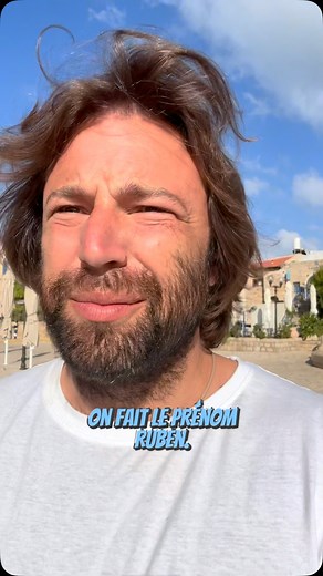 On a tous un Ruben au fond de nous… Le mot Rabbin dérive de cette racine: ריב (rive): dispute & ריבונות: ribonout: réunifier/ réunir et c est l histoire de Moises… d abord fâché avec lui même pour avoir tue un homme il quitte l Égypte et rencontre Dieu dans le désert.. le poids de la morale lui tombe dessus. Il fera ensuite la paix avec lui même en essayant de faire la paix avec Pharaon (son cousin.. dsl j ai dit frere) mais Pharaon ne voudra pas. Et il fera la paix avec son peuple en leur montr