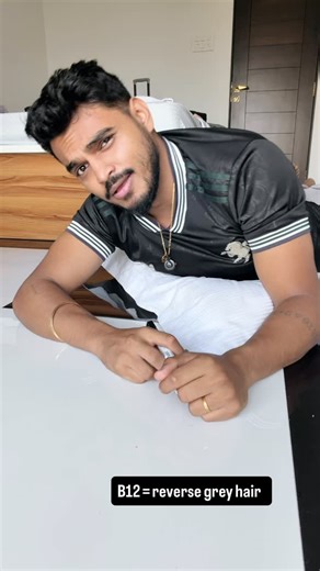 Prathmesh Bhosale | Weightloss, Diabetes, Pcos, Thyroid, Fitness on Instagram: "Comment “b12” to get free ebook. Grey hair? Check the root, not the dye 🧬 #b12 #vitaminb12 #fitwithpratham Vitamin B12 ⬇️ → cell repair / DNA support ⬇️ Hair-follicle support ⬇️ → melanocyte function ⬇️ Melanin pigment ⬇️ → strands look grey/white ⬇️ Fix a true deficiency: B12 ⬆️ (with labs) → pathways ⬆️ Melanocyte support ⬆️ → pigment may return in some cases ⬆️ Daily baseline goal: 2.4 mcg B12/day ✅ Vegan/low-int