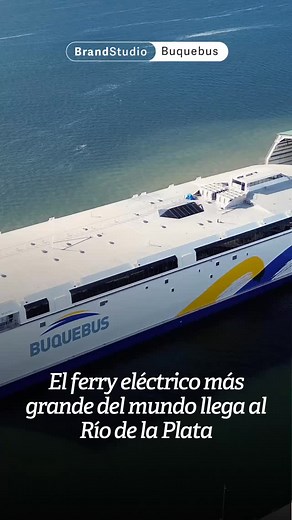 El futuro zarpa desde el Río de la Plata. Buquebus lanzará en 2026 el primer ferry 100% eléctrico de gran porte del mundo. El “China Zorrilla” unirá Buenos Aires con Colonia con cero emisiones y una experiencia más silenciosa, eficiente y sustentable. Será el barco eléctrico más grande del planeta y marcará un antes y un después en la navegación regional. En paralelo, la compañía construye el Portal Buquebus, un hub de turismo y sustentabilidad de 90.000 m² en Puerto Madero. El complejo incluirá