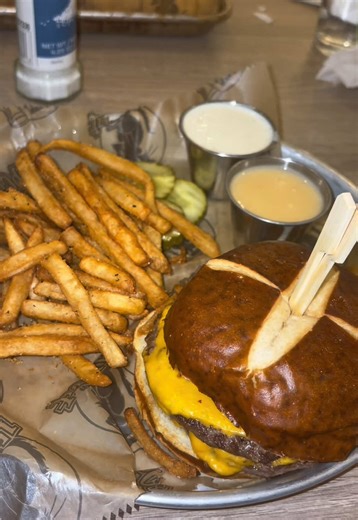@HopCat disappointed me :( What I ordered? Bacon Jam Session Burger 🍔 5/10 Brussels Sprouts 3/10 ☹️ Sampler 6/10😬 #hopcat #restarauntreview #fyp #southgate #foodtiktok Dirty sodas 7/10🥤 I must say I love the grilled cheese and tomato soup from here!