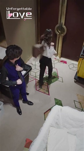 Caught on Live: An Awkward Tangle 😳📸 #贺先生的恋恋不忘 #unforgettablelove #iqiyi