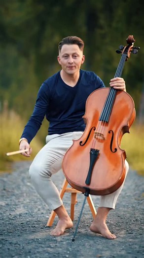 #tiktok #Bravo #музика #music #2025 🪉🎻Віолончель — струнно-смичковий інструмент, створений в Італії у XVI столітті. Її предком була віола да гамба. Сучасну форму віолончель отримала завдяки майстрам родини Аматі та Страдіварі. Її глибокий тембр зробив інструмент улюбленим у класичній музиці.